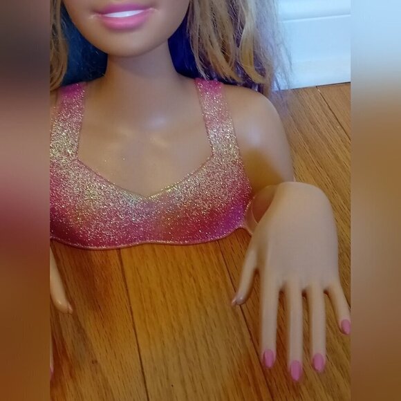 2016 Barbie Just Play Styling Head & Nails Pink/Blue/Purple Hair  & Glitter Top - Picture 9 of 11